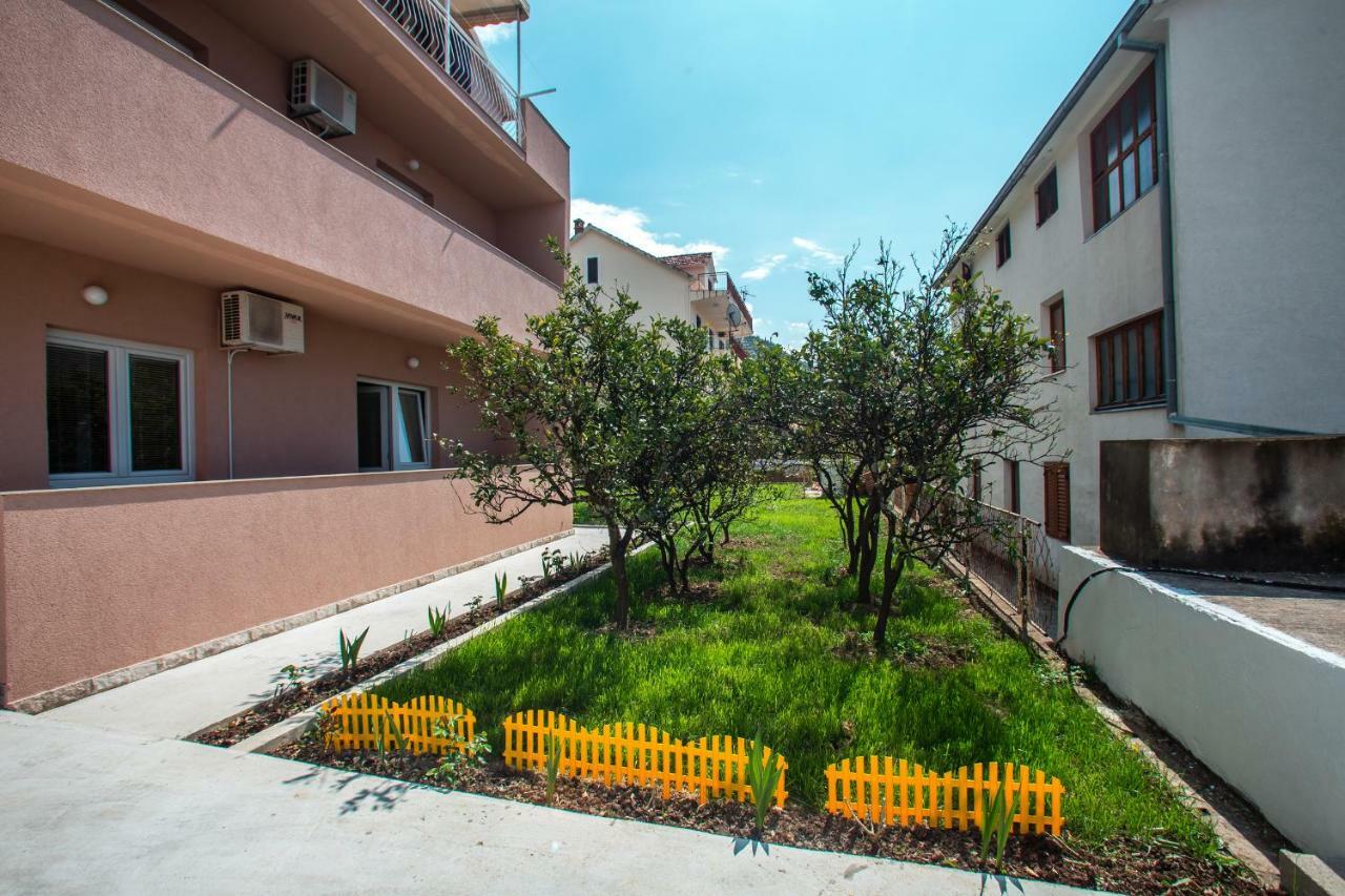 Libra Apartments Tivat Exterior foto
